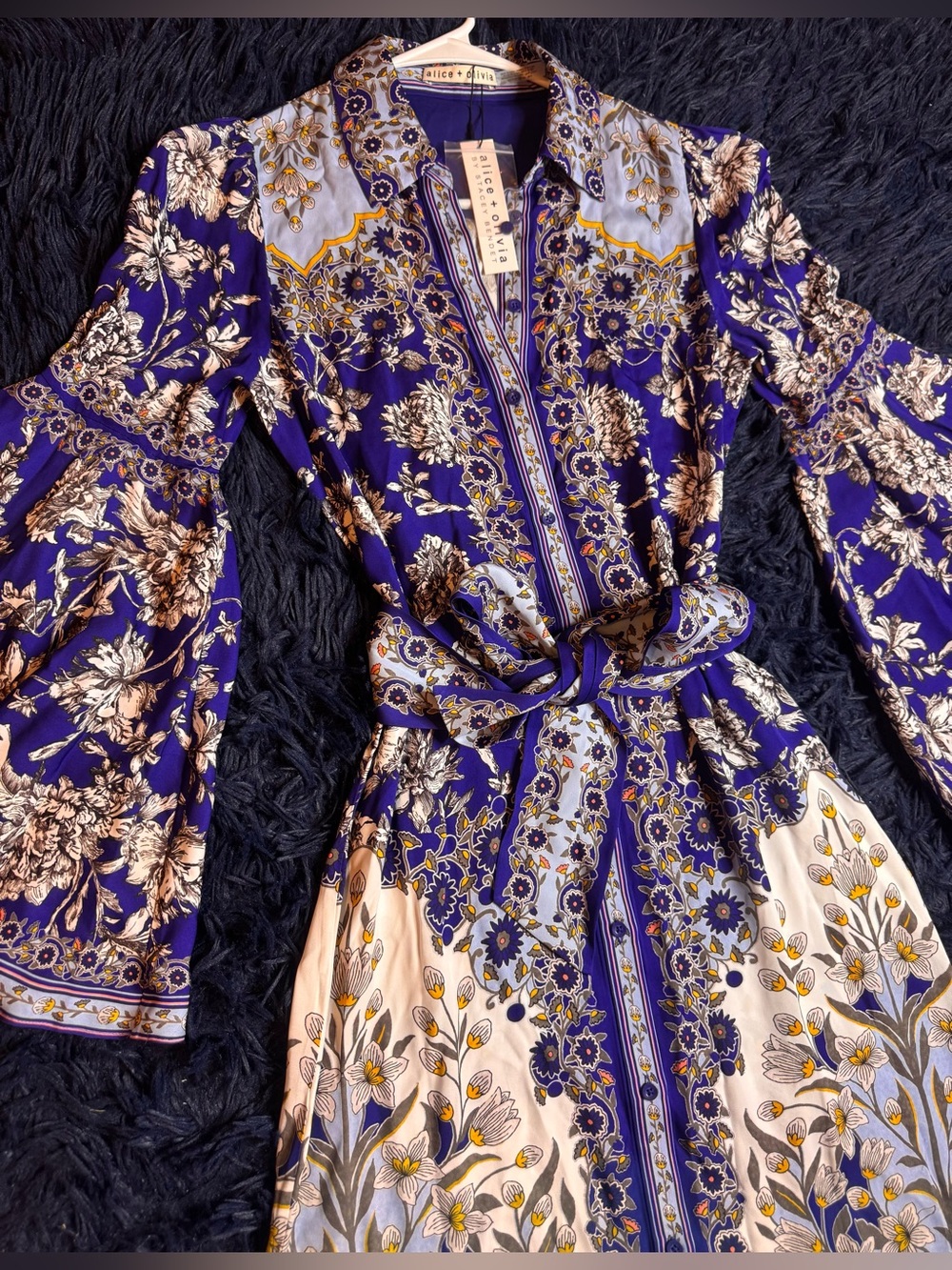 NWT Alice + Olivia Chassidy Bell Sleeve Maxi Dress. Size XS - Picture 15 of 17